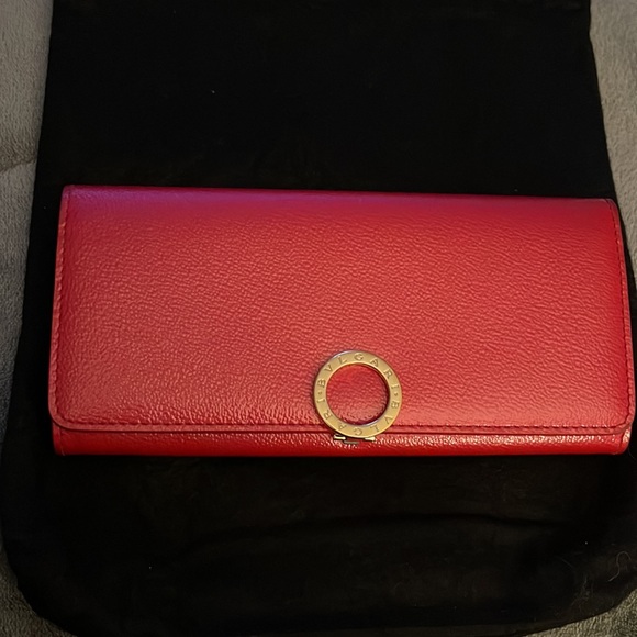 Bvlgari Preloved long wallet color redish with beautiful shine. Beautiful Wallet - Picture 4 of 17